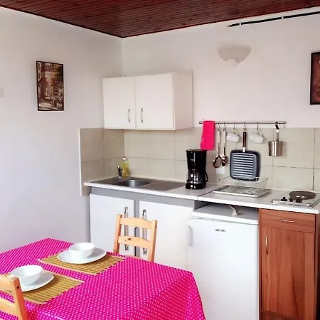 Διαμέρισμα 4th Floor In Town And Near The Sea